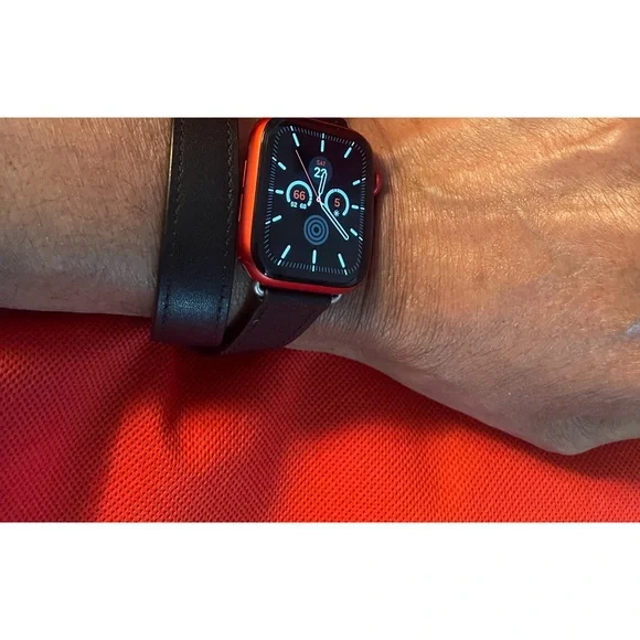Apple IWatch Red Aluminum - Picture 1 of 7